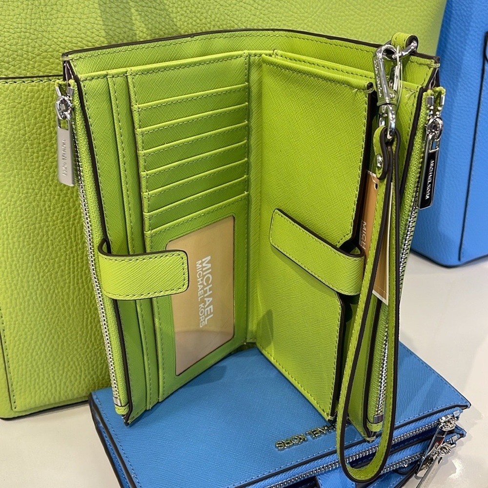 MICHAEL KORS LG DOUBLE ZIP WRISTLET Wallet Phone Case Holder 
Lime
NWT - Picture 11 of 16